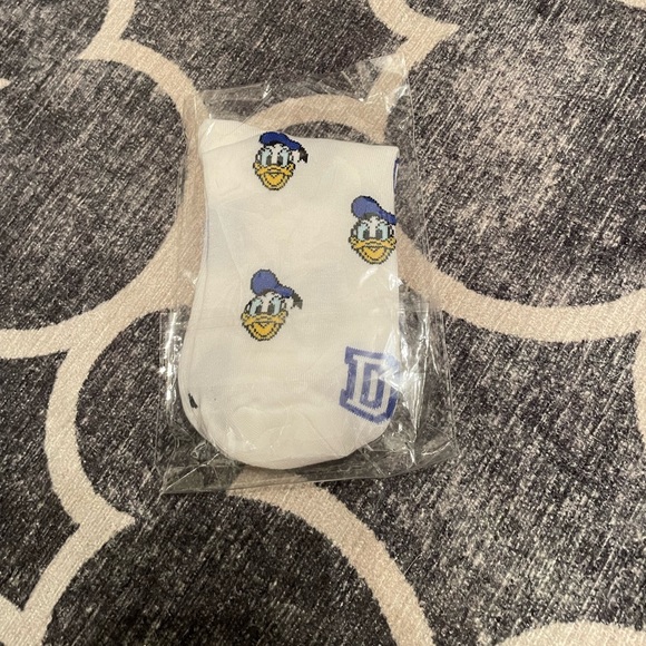 2/$15 Donald Socks Disney World / Disneyland Socks Daisy- Minnie - Sulley Minnie - Picture 3 of 3